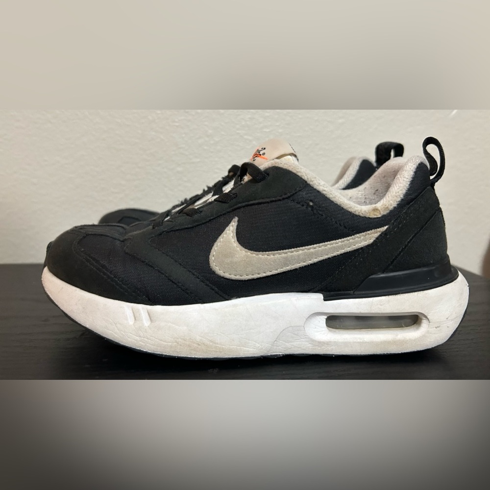 Used Kids Nike Air Max Dawn Black& White- size 3
